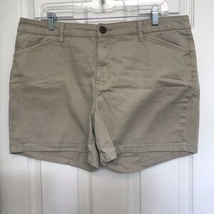 St. Johns Bay 5” women’s shorts, tan, great condition